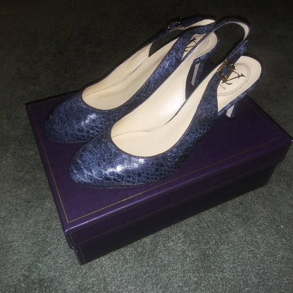 Shoes - Picture 2 of 3